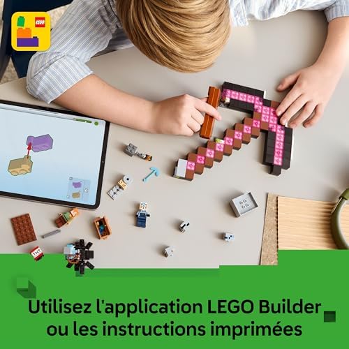 Minecraft La Mine en Forme de Pioche - Jouet de Construction Interactif - Figurines d'Alex, d'un Mineur & d'un Vagabond sur Araignée - Cadeau Collector pour Gamer, Garçon ou Fille dès 8 ans 21277