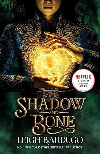 洋書 Shadow and Bone trilogy Leigh Bardugo Amazon.com: Shadow and Bone (The Shadow and Bone Trilogy, 1