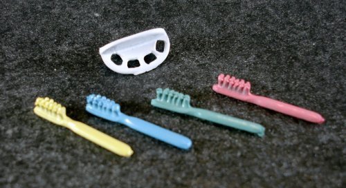 Unknown Dolls House Bathroom Accessory Toothbrushes & Holder 42
