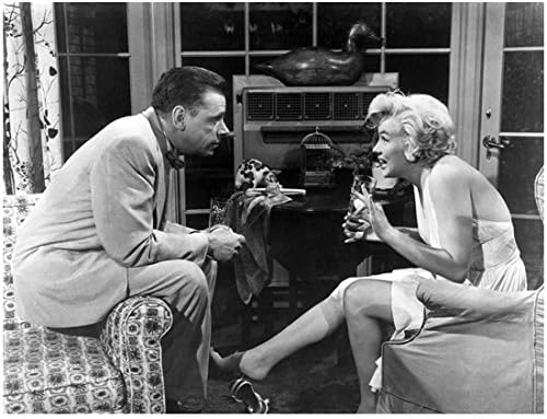 Seven Year Itch Marilyn Monroe Looking Excited On Couch Talking To