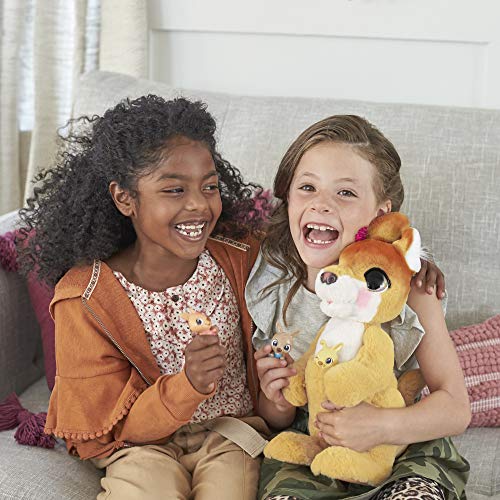 Hasbro Josie, das Känguru, interaktives Plüschspielzeug, 70+ Geräusche und Reaktionen, ab 4 Jahren, E6724, Gelb – Bild 4