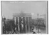 Photo: Berlin riots,arches,sculptures,statues,streets,roads,Bain News Service,1919