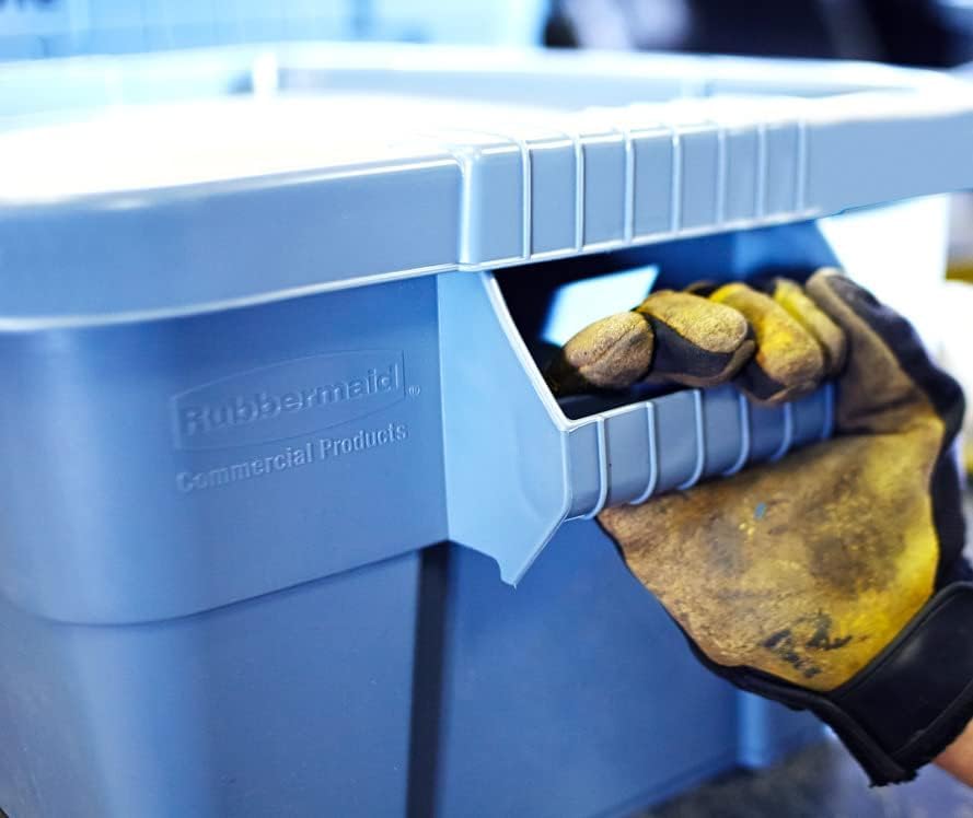 Rubbermaid Commercial Products BRUTE Tote Storage Bin with Lid, 14