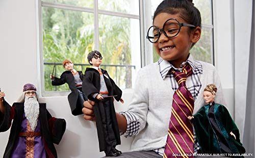 Mattel Harry Potter - Sammlerpuppe (ca. 26 cm) mit Hogwarts-Uniform, Gryffindor-Robe und Zauberstab, Spielzeug ab 6 Jahren FYM50 – Bild 4