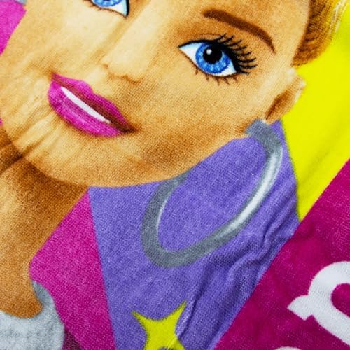 Barbie Poncho Officiel à Capuche | Super Doux au Toucher, Design Frais | Peignoir de Bain pour Filles Parfait pour la Maison, Le Bain et la Plage, Rose, 115 x 50 cm