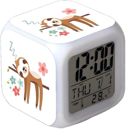 Amazon Co Jp 7色 Led 変化 デジタル 目覚まし時計 デスク 温度計 夜 光る キューブ 液晶 時計 家 装飾 かわいい ナマケモノ イラスト ホーム キッチン