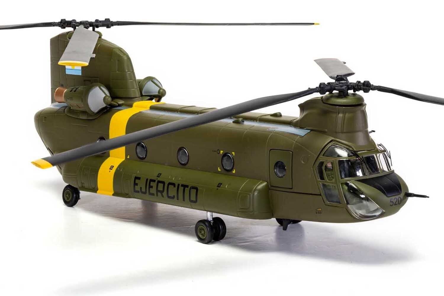 Corgi AA34217 Boeing CH-47C Chinook, AE-520 Model Airplane - Diecast Planes & Aircraft Models for Adults, Die Cast Plane, Toy Airplanes - Gift for Young Aviation Fans, Birthday Gifts