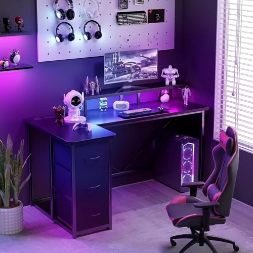 FURRIFIC Tipo de L Escritorio Gamer, Escritorio Minimalista con Cajón de Tela, Regleta, Regleta de luz y Soporte para Monitor