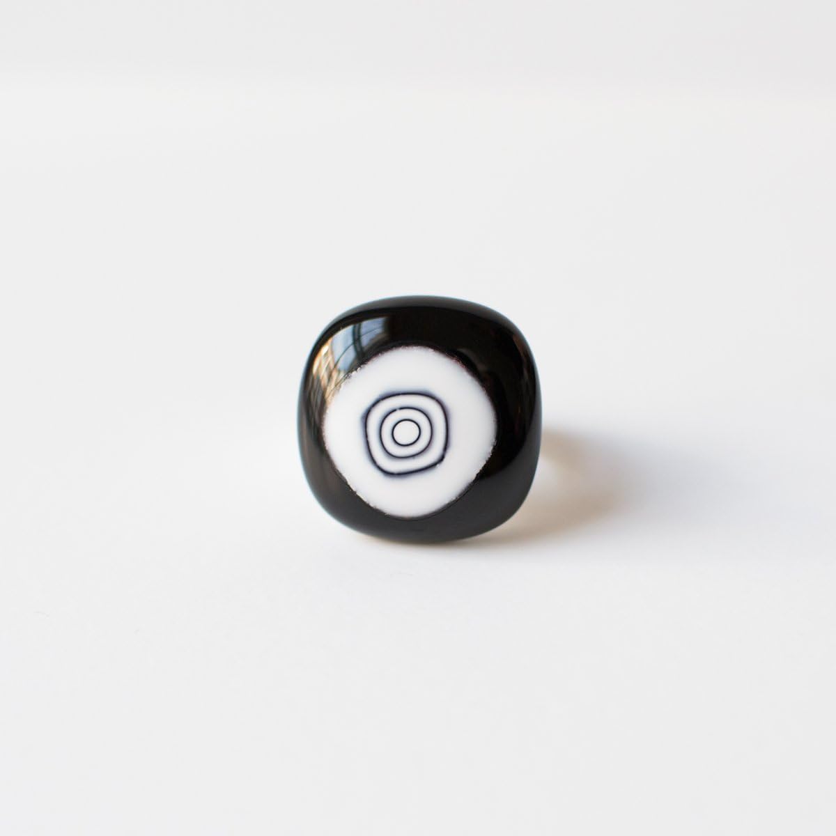 Hypnôse - Black and White adjustable glass ring for women