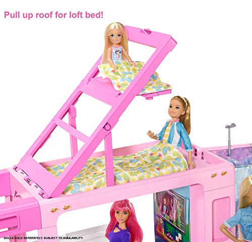 Barbie 3-in-1 Super Abenteuer-Camper mit Zubehör, Pool, umbaubarem Truck, Barbie-Boots, 60 Barbie-Camping-Zubehörteilen, ohne Barbie-Puppe, als Geschenk für Kinder ab 3 Jahren geeignet, GHL93 – Bild 4