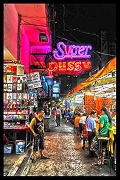 Bild mit Rahmen Hady Khandani - HDR - SUPER PUSSY PATPONG - BANGKOK 2 - Digitaldruck - Holz schwarz, 60 x 90cm - Premiumquali