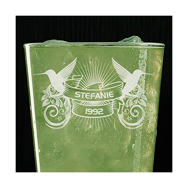 Herz & Heim® Cocktailglas mit Gravur des Namens und Geburtsjahr im karibischem Design – Bild 5