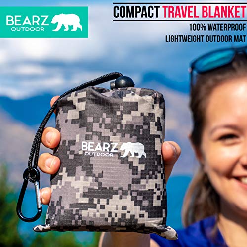 BEARZ Outdoor Pocket Blanket Compact Picnic Blanket, Beach Blanket