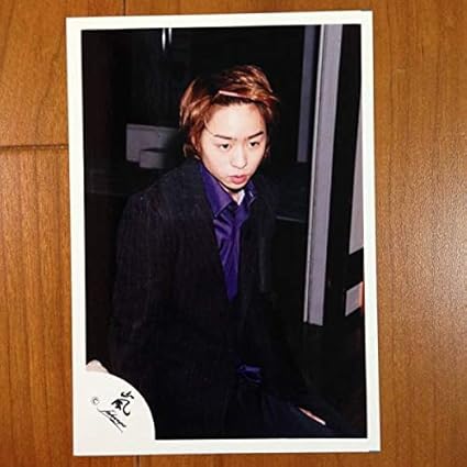 Amazon Co Jp 公式写真 35 嵐 櫻井翔 ジャニショ フォト 公式 グッズ 初期 かっこいい 貴重 茶髪 スーツ 嵐ロゴ 家電 カメラ