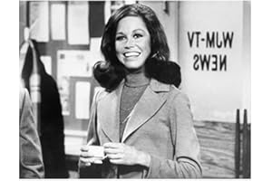 Mary Tyler Moore 8 Inch x 10 Inch Photograph The Mary Tyler Moore Show The Dick Van Dyke Show Ordinary People B&W Holding Coffee Cup on Set kn
