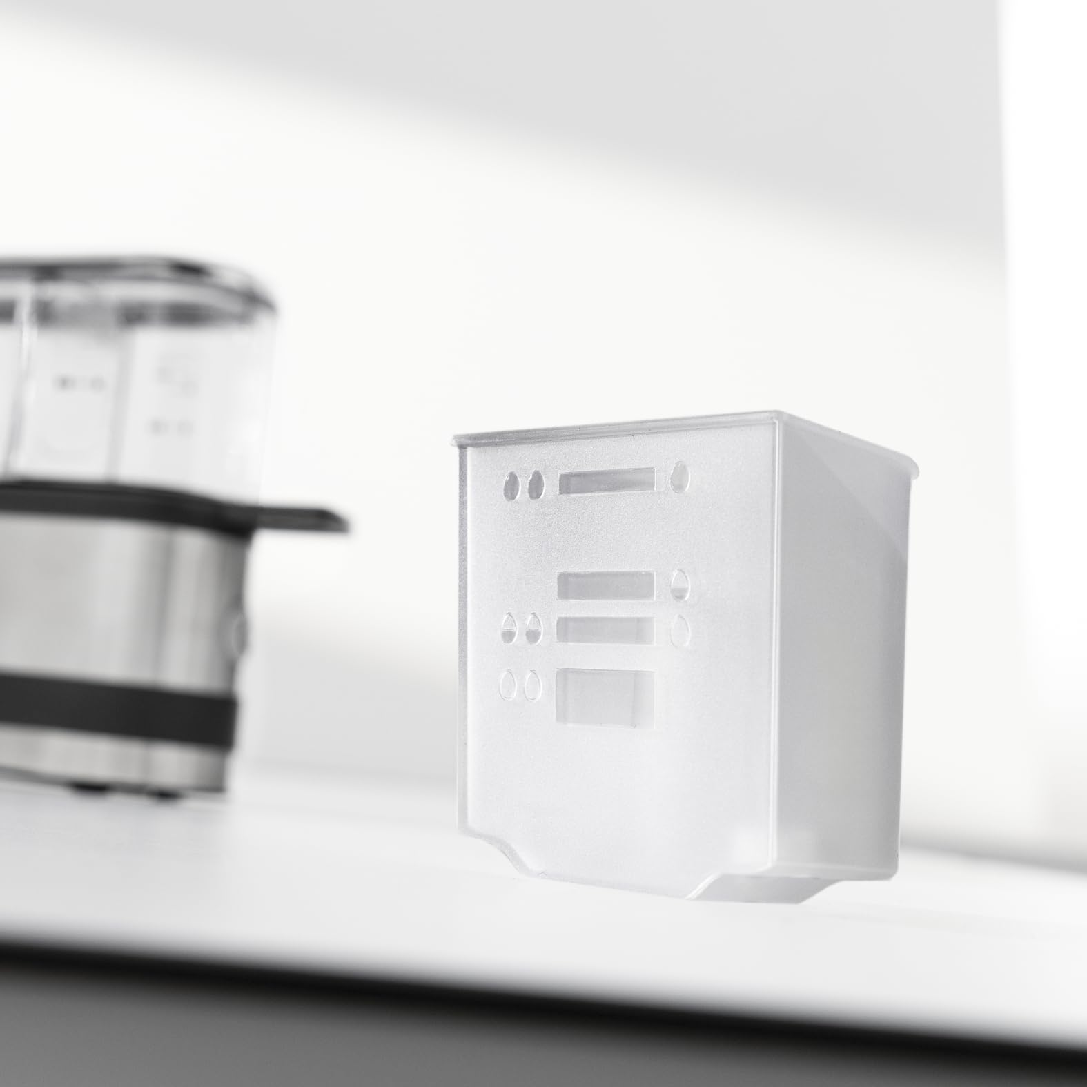 WMF Küchenminis Eierkocher aus Cromargan, kocht 1–2 Eier optimal weich, mittel oder hart, einfache Einstellung für optimal Ergebnisse, 250 W, Messbecher, Eipick, platzsparendes Design 4