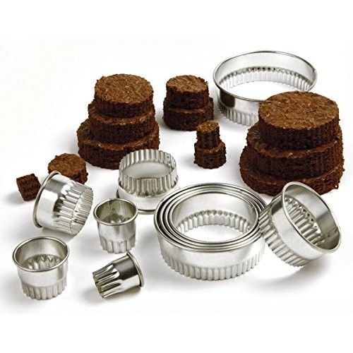 Round Biscuit Cutter Set Fluted Edge with rolled top ends,11pcs Circle Pastry Cutters,tin storage box for Pastries, Baking, Desserts, Muffins, Scones, Fondant (Scalloped Edge)