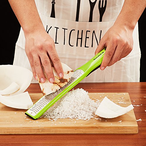 LE PLANING Lemon Grater, Zesters,Ginger Cheese Grater, Zester Grater for Cheese,Stainless Steel Blade for Garlic, Nutmeg, Chocolate, Vegetables, Fruits, Potato, Onions, with Protective Cover(Green) - Thumbnail 4