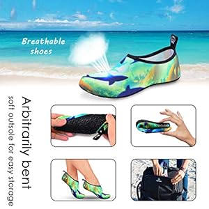 Jiamus Schwimmschuhe Damen Herren Strandschuhe Surfschuhe Aquaschuhe Barfuß Badeschuhe Wasserschuhe für Wassersport Beach Pool Surfen Yoga,M(39/40EU Herstellergröße 40/41) 4 Schnorchelmasken Obermaterial: Neoprene.PERFEKTES MATERIAL: 92% Polyester + 8% Elasthan. Atmungsaktive ultraleichte Stoffe mit feinem Stretch an der Oberseite, flexibel und bequem. Der glatte Hals verhindert ein Scheuern beim Tragen unserer Wasserschuhe. FUSSSICHERHEIT - Tragbare und hochwertige Gummisohle, die Ihre Füße vor Verletzungen durch scharfe Gegenstände schützt. Mit einer ergonomisch geformten, stoßdämpfenden Ausführung
Innenmaterial: Textil.Bequem, atmungsaktiv und elastisch. Leicht zu reinigen,Die Schuhe trockenen in der Sonne sehr schnell.
Sohle: Gummi.Sohle aus ist rutschfestes. Die Leistung, ist hervorragend.So können Sie Trost im Wasser, Turnhalle und am Strand spielen. Weich und flexibel.