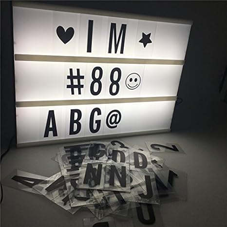 Amazon Favoretail シネマライトアップレターボックス A5 90ピース ライトボックスメッセージボード シネママーキーからインスパイアされたライトボックス カスタマイズ可能なサイン タンブラーの写真 パーティ 部屋の装飾に最適 ホワイト インテリア