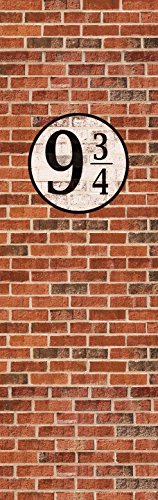 1art1 86005 Ziegelstein-Mauern - Gleis Neundreiviertel, 1-Teilig Fototapete Poster-Tapete 250 x 79 cm