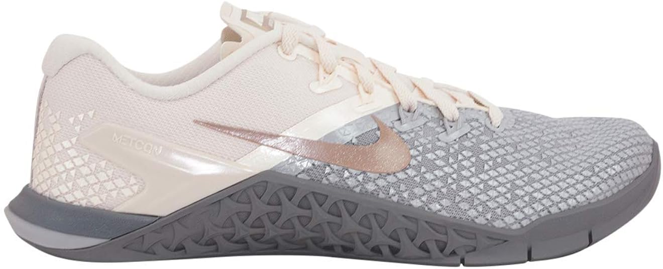 white low top nike basketball shoes