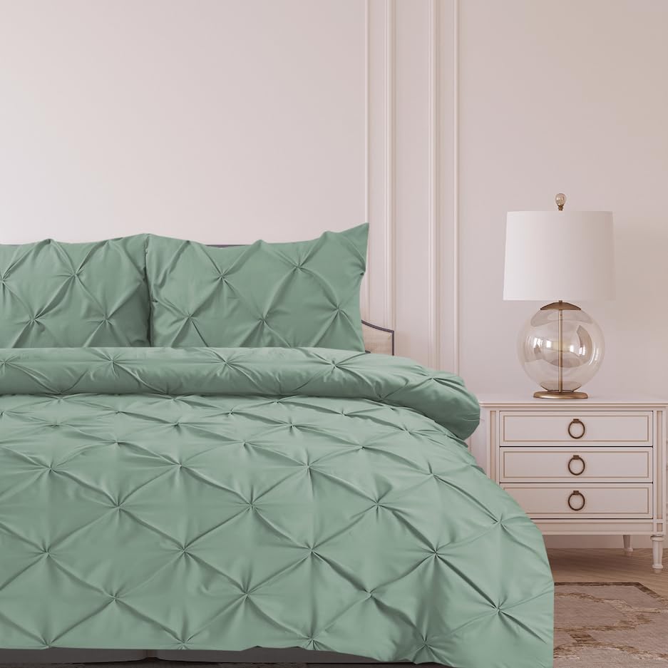 Bronwen Mathews Super King Duvet Cover Set Sage Green Pintuck Pinch Pleat Soft Microfibre Duvet Cover with 2 Pillowcase, Wrinkle Free Super King Bedding Set (Sage Green, Super King)