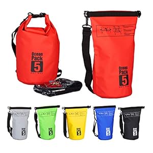 Schnorchelmasken 51jnHd3ULpL. SS300 5 L Ocean Bag: Der wasserdichte Beutel in Rot schützt Wertsachen oder Kleidung vor lästigem Schmutz, Staub oder Sand - Gesamtmaße von 38 x 20 cm
Ultraleicht und robust: Der Dry Bag schützt Ihre Sachen bei Outdoor-Aktivitäten wie Segeln, Bergsteigen, Wandern, Wintersport, Notwasserung oder einer Bootsfahrt
Platzsparend verstauen: Die coole Trockentasche kann bei Nicht-Verwendung zusammengerollt und platzsparend zum Transport bereitgestellt werden
