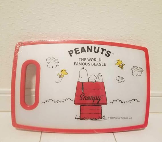 Amazon Co Jp スヌーピー Snoopy カッティングボード まな板 キッチングッズ 調理器具 レッド ホビー