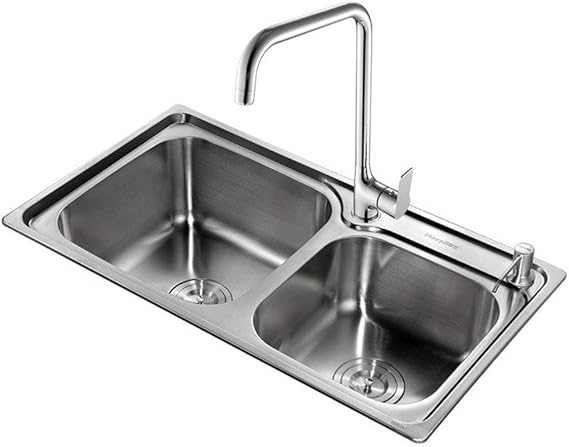 Fregadero De La Cocina De Plata Con Agua Del Grifo, Acero Inoxidable