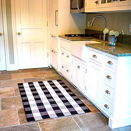 WDong Buffalo Plaid Outdoor Rug, 23.5"x35.5" Woven Washable Black and White Outdoor Rug