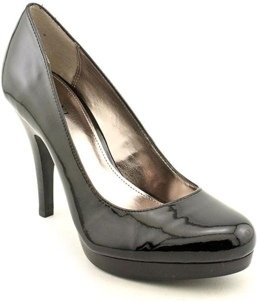 black pumps size 6
