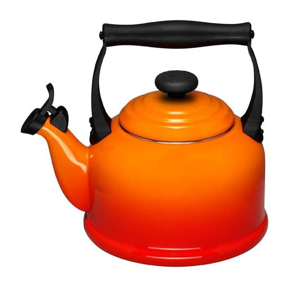 Le Creuset Traditional Kettle 2.1 Litre Volcanic Orange