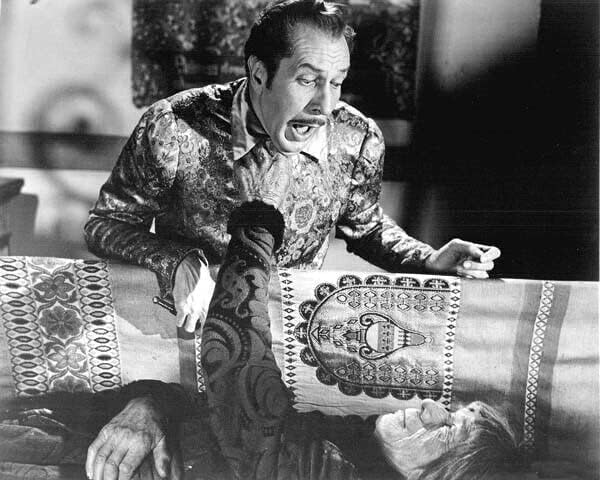 Photographs - The Raven 1963 8x10 inch photo Vincent Price 7 Boris Karloff in scene