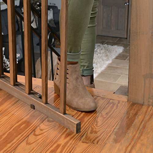 Evenflo Walk-Thru Top Of Stairs Baby Gate (Farmhouse Collection)