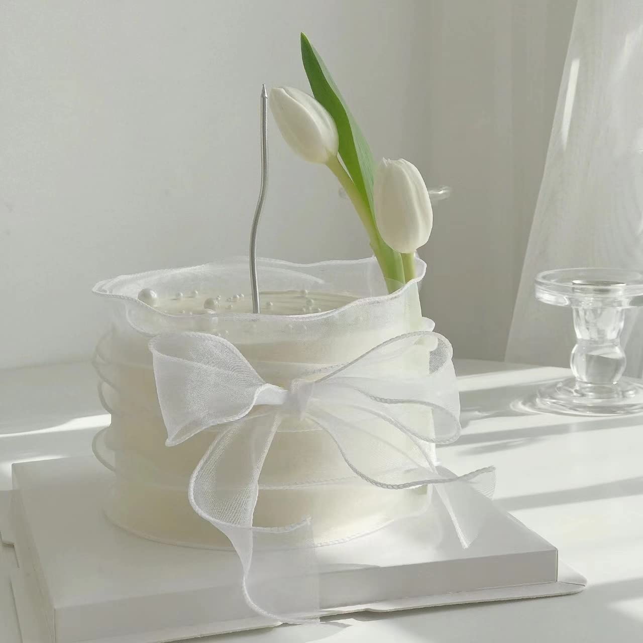 White Organza Ribbon for Gift Bouquet Wrapping Sheer Curly Ribbon with Wire Edged Decorative DIY Crafts Wrap Ribbon for Mother’s Day Birthday Wedding Party Valentine’s Day Flower Cake 40mm x 8 Meter