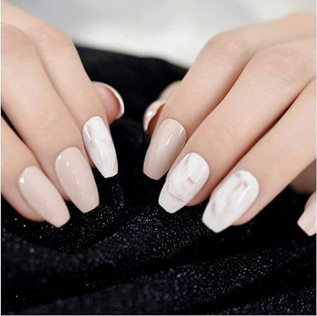 Amazon 偽の爪の女性エレガントなゲルカバーゴールドキラキラヌードプレス指の爪の短いお祝いパーティー26 28最高の贈り物 Sclposter ネイルチップ 通販