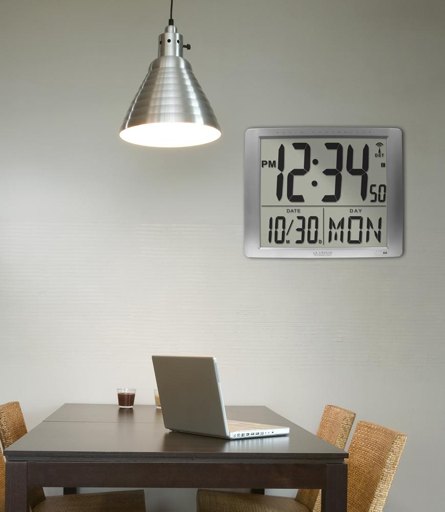 La Crosse Technology 5151316 Super Large 16 Inch Atomic Digital Wall Clock Home