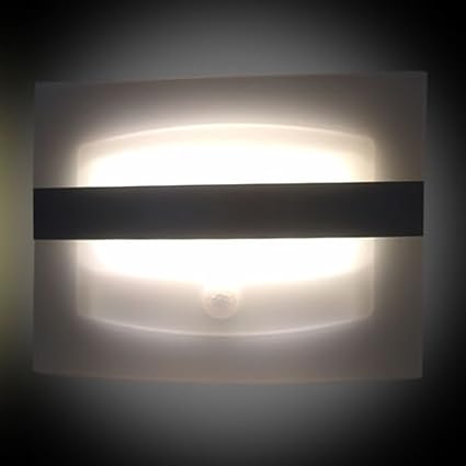 Amazon Co Jp 上品な間接照明センサーライト 配線工事不要 電池式 人感 明るさセンサー 搭載 木漏れ日 Ledライト 省エネ 安全 インテリアライト 壁付け対応 玄関 廊下 常夜灯 光色 ホワイト 家電 カメラ