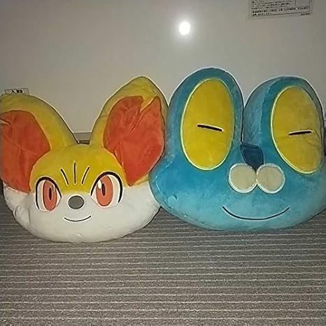 Amazon ポケモン クッション ぬいぐるみ フォッコ ケロマツ ポケモンセンター 抱き枕 初夢ぬいぐるみ ぬいぐるみ ホビー