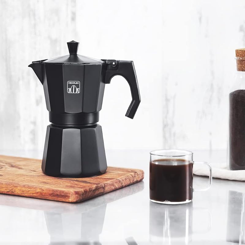 Cafetera italiana Cumbia Mokclassic 600 Black, 300ml, De aluminio con capacidad para 6 tazas de café en color negro, apta para todo tipo de cocinas y fácil de limpiar — foto 2 de 8