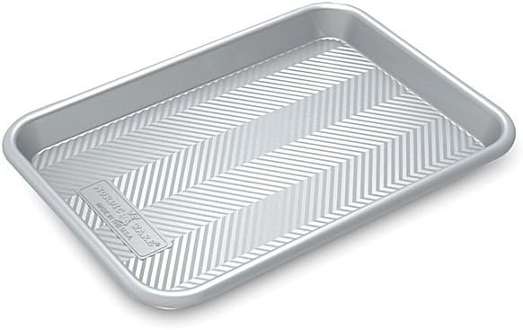 Nordic Ware Prism Quarter Sheet, Aluminium Baking Sheet with Improved Airflow, Premium Bakeware Made in The USA