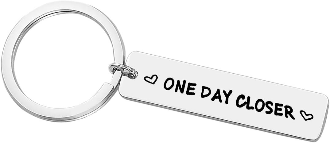 Huwujiu Valentines Day Gifts for Women Men Long Distance Relationship Gifts Keyring for Him Her Boyfriend Girlfriend Gift Christmas Birthday Anniversary Presents for Couple
