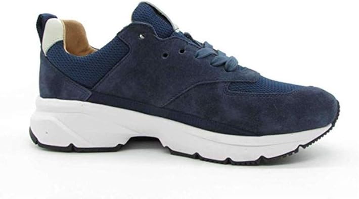jeans con zapatillas deportivas hombre