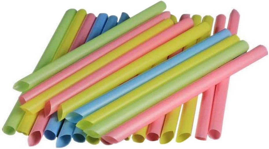 трубочки для бабл ти. большие трубочки. толстые соломинки. трубочка на белом фоне. толстые трубочки для бабл ти.