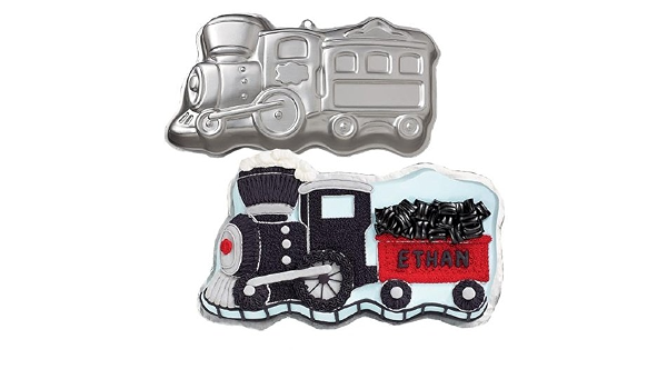 Amazon Com Train Shaped Cake Pan Novelty Cake Pans Home Kitchen