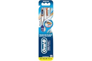 Oral-B Pro-Health Expert Clean Manual Toothbrush, Medium, 2 Count