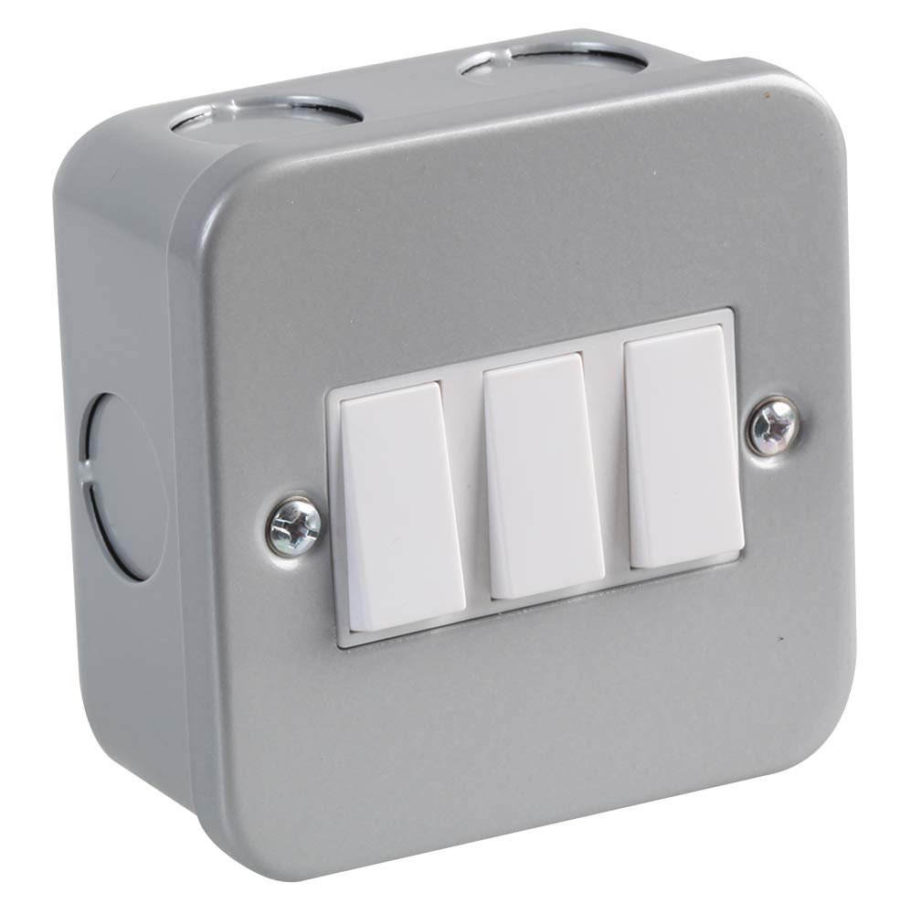 Pro Elec 9004 metalclad 3 Gang 10A Light Switch