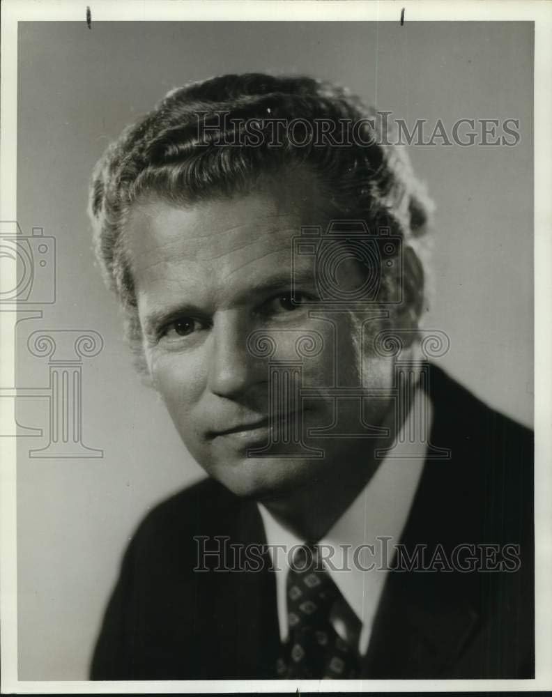 Historic Images -1975 Press Photo Dr. W.A. Holmes - saa41072