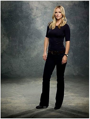 Criminal Minds A J Cook As Jennifer Arms At Sides Body Turned Partially To The Left 8 X 10 Inch Photo At Amazon S Entertainment Collectibles Store